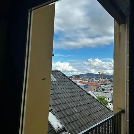 Ralekker Byleilighet. Solrik Balkong * Bergen