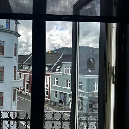 Ralekker Byleilighet. Solrik Balkong