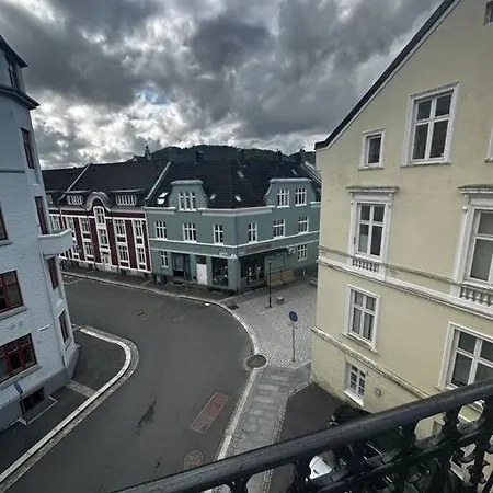 Ralekker Byleilighet. Solrik Balkong
